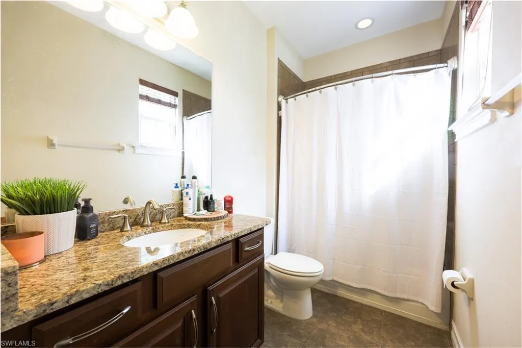 3330 Banyon Hollow LOOP, North Fort Myers, FL 33903,225063677
