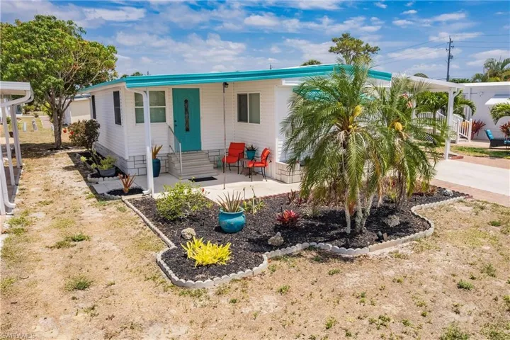 Manufactured / mobile home featuring entry steps