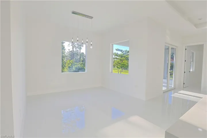 Tiled spare room with baseboards