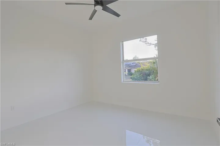 Empty room with a ceiling fan