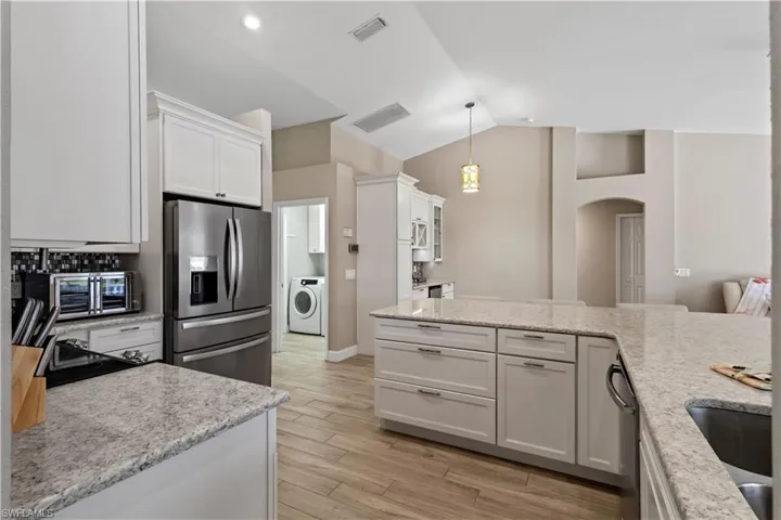 2546 Sw 30th St, Cape Coral, Florida 33914