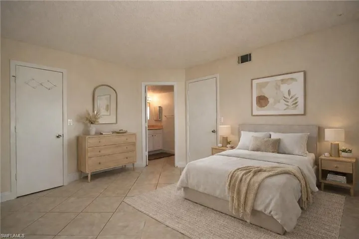 194  Santa Clara  DR, Naples, FL 34104