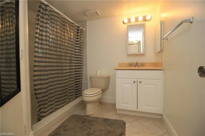 194  Santa Clara  DR, Naples, FL 34104