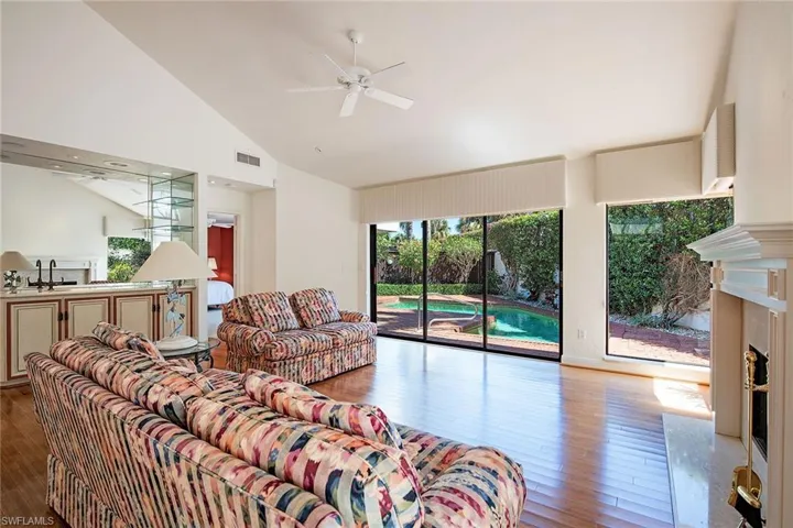 532  Bay Villas  LN, Naples, FL 34108