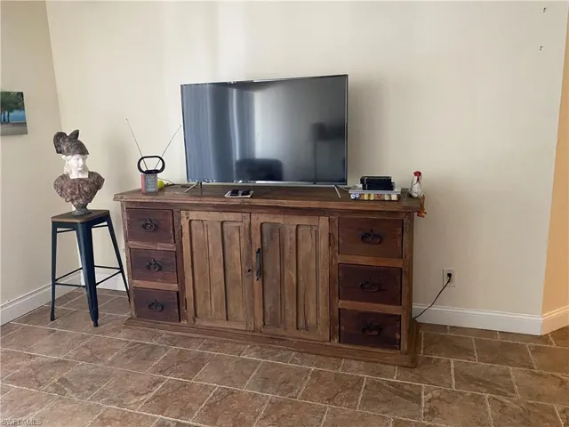 Detailed view of baseboards