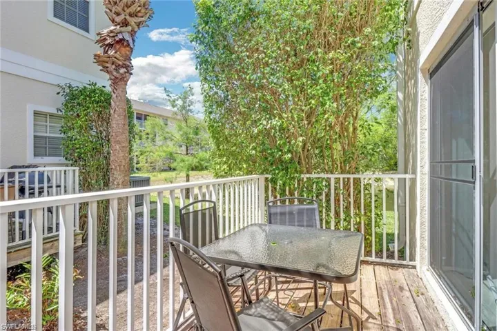Balcony featuring outdoor dining space