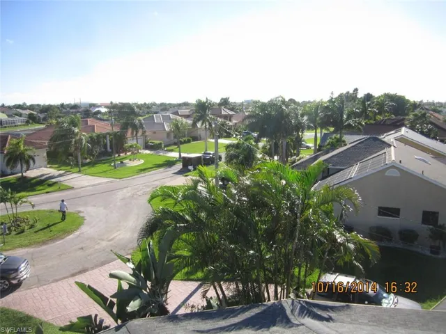 Drone / aerial view Nice and quiet cul de sac neighborhood