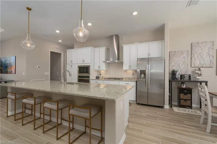 Stainless appliances, natural gas cooktop, microwave/oven combo and stainless steel fridge. Tons of cabinets for storage.