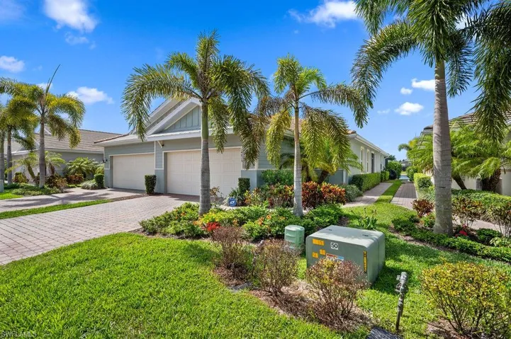 14815  Edgewater  CIR, Naples, FL 34114