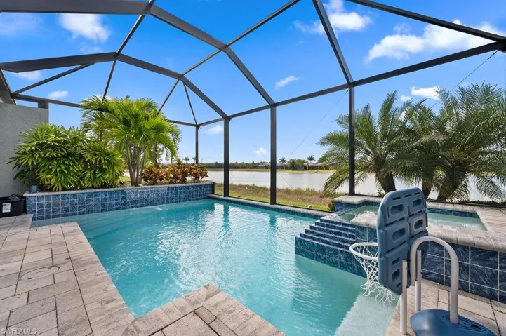 14815  Edgewater  CIR, Naples, FL 34114