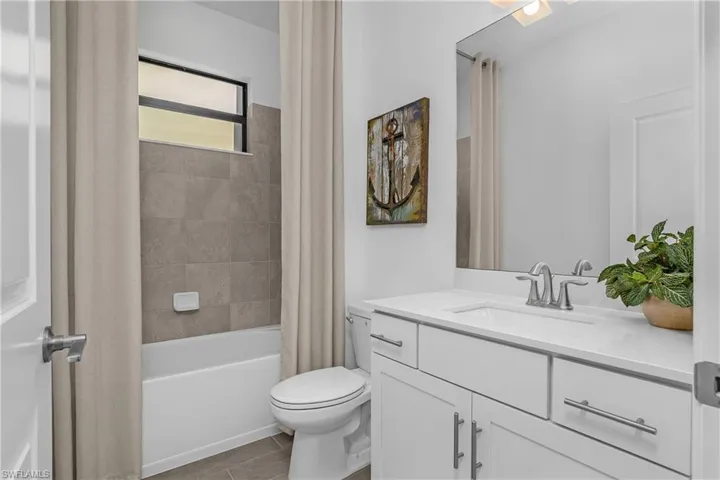 Guest bathroom.