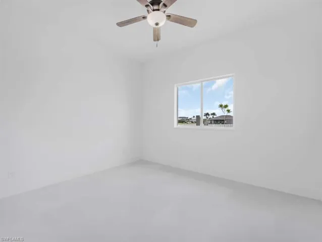 Empty room with a ceiling fan