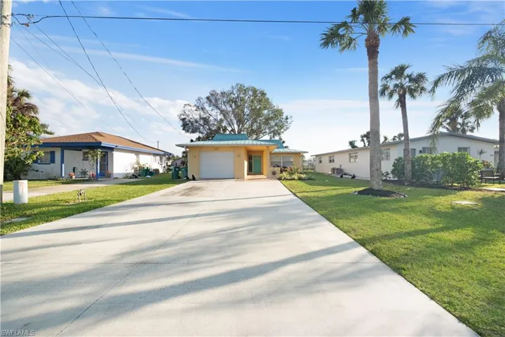 834  108th N AVE, Naples, FL 34108