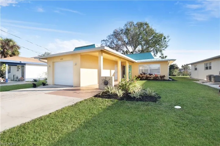 834  108th N AVE, Naples, FL 34108