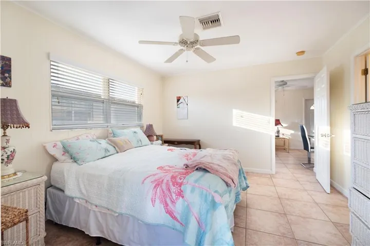 834  108th N AVE, Naples, FL 34108