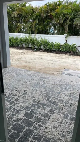 Covered patio with pavers