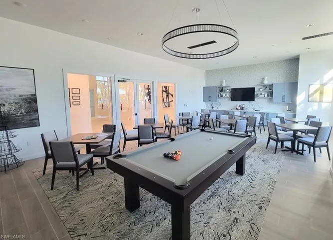 Recreation room with billiards