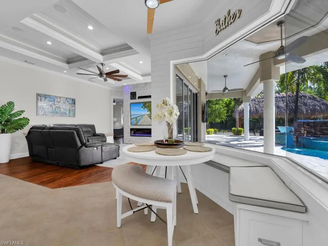 Breakfast Nook w/ Aquarium Window