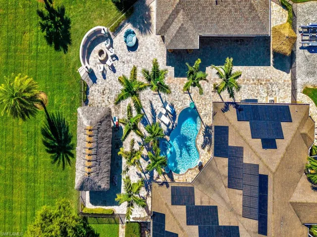 Luxury Features Inside & Out