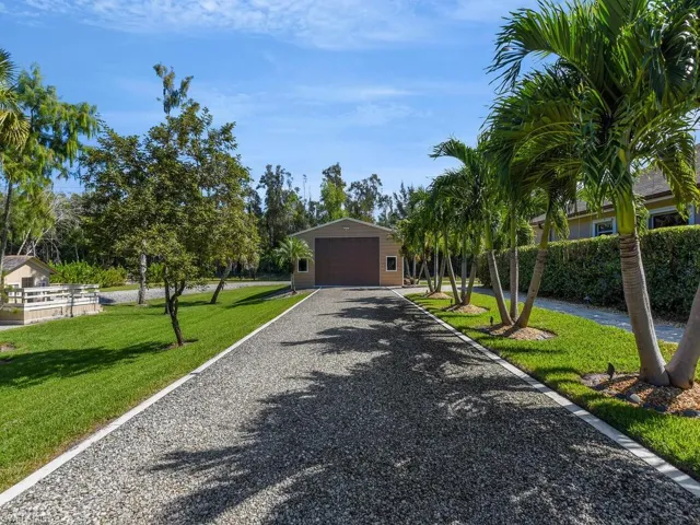 Detached Garage