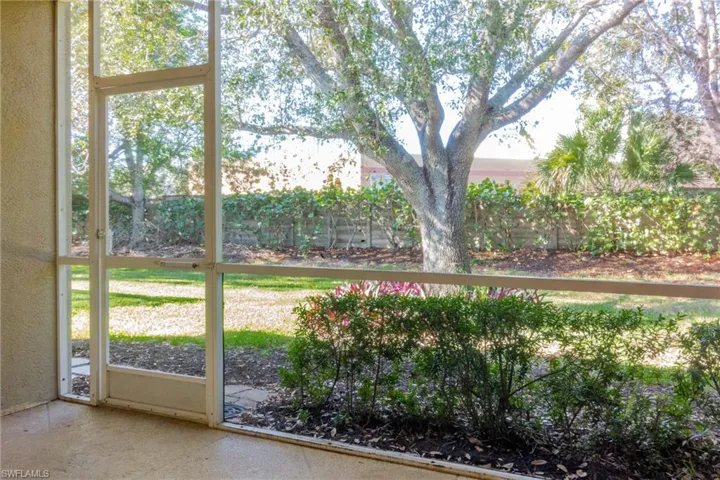 Entryway featuring a textured wall and speckled floor