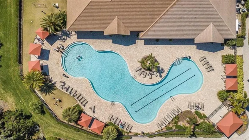 Birds eye view of community pool
