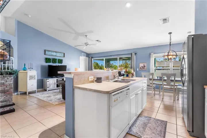 2905 NE 7th  AVE, Cape Coral, FL 33909