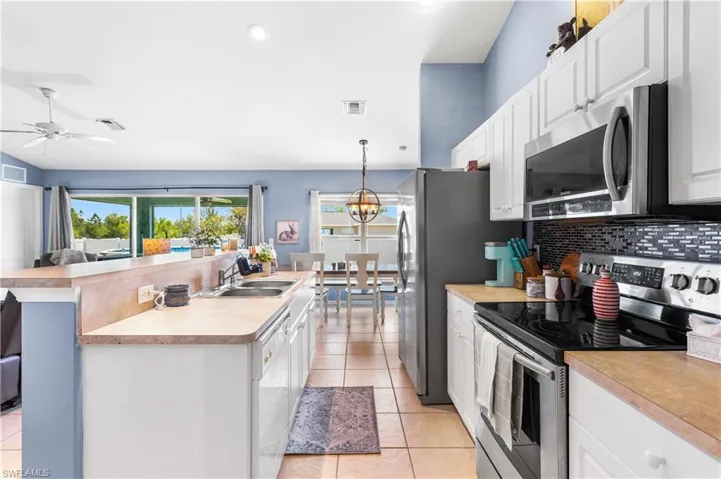 2905 NE 7th  AVE, Cape Coral, FL 33909