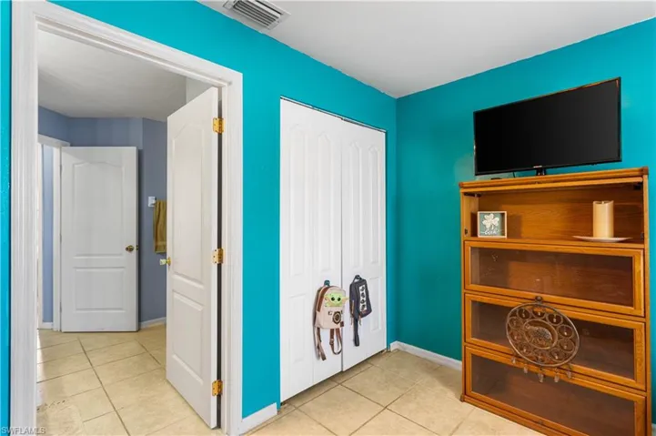 2905 NE 7th  AVE, Cape Coral, FL 33909