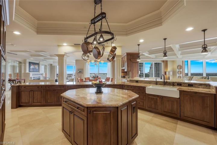 There is so much room -- several people can work together in this space!