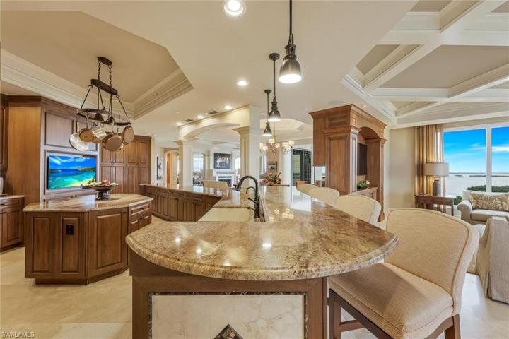 Host parties, family events, or a romantic dinner for two!