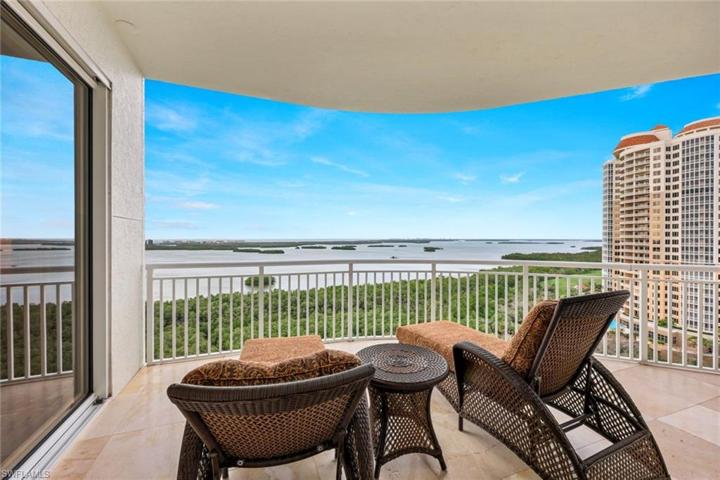 The bay, the gulf, Hickory Island... you can view it all from this special space.
