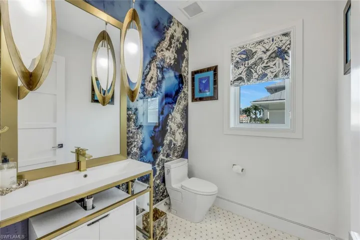 Powder bath