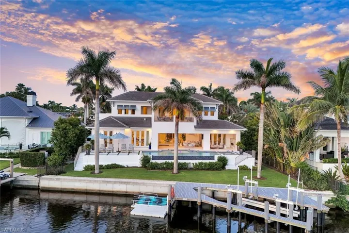 104'-wide lot on Venetian Bay