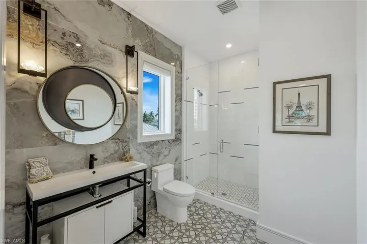 2nd level guest en-suite