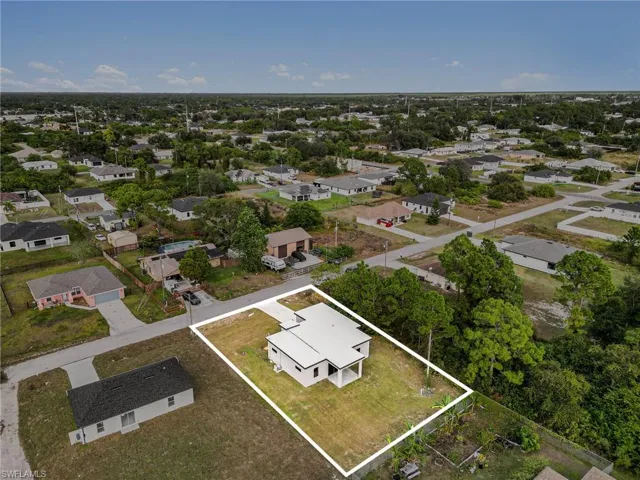 Aerial view of residential area featuring property boundaries highlighted