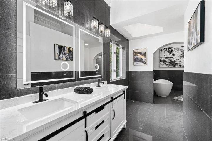 130 1st ST NW, NAPLES FL 34120