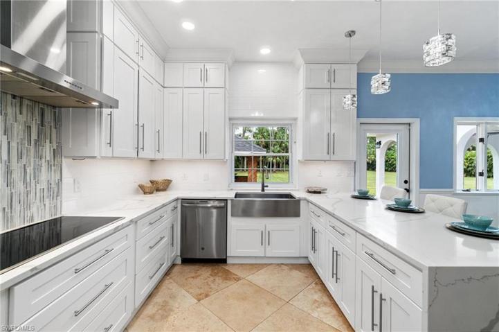 130 1st ST NW, NAPLES FL 34120