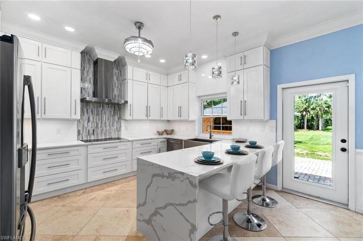130 1st ST NW, NAPLES FL 34120
