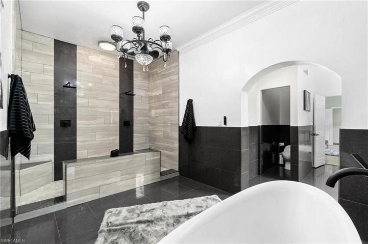 130 1st ST NW, NAPLES FL 34120