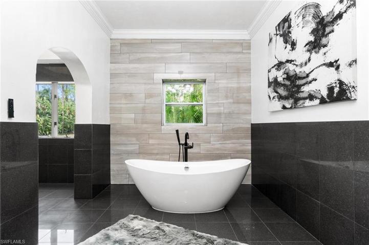 130 1st ST NW, NAPLES FL 34120