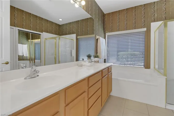 8864  Ventura  WAY, Naples, FL 34109