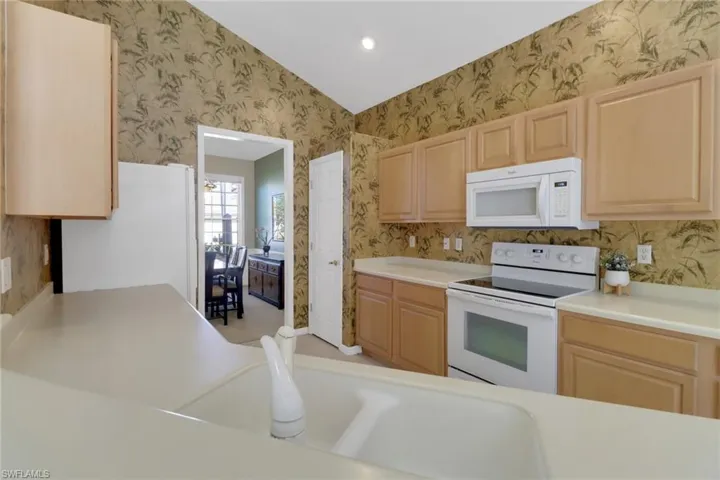 8864  Ventura  WAY, Naples, FL 34109