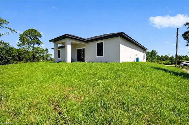 1130 Dutchess St E, Lehigh Acres, Florida 33974