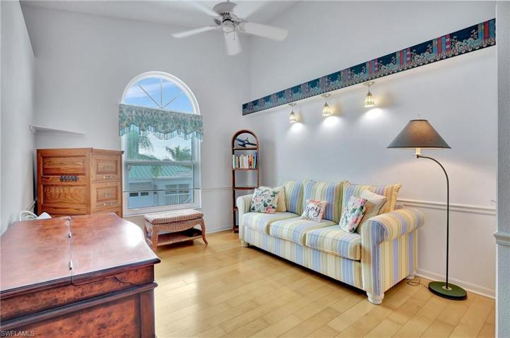 Den/Study or 3rd bdrm