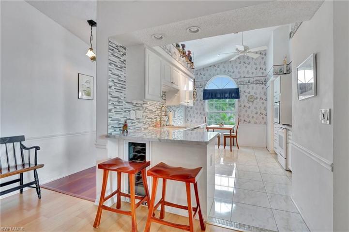 Breakfast bar/ wine frig