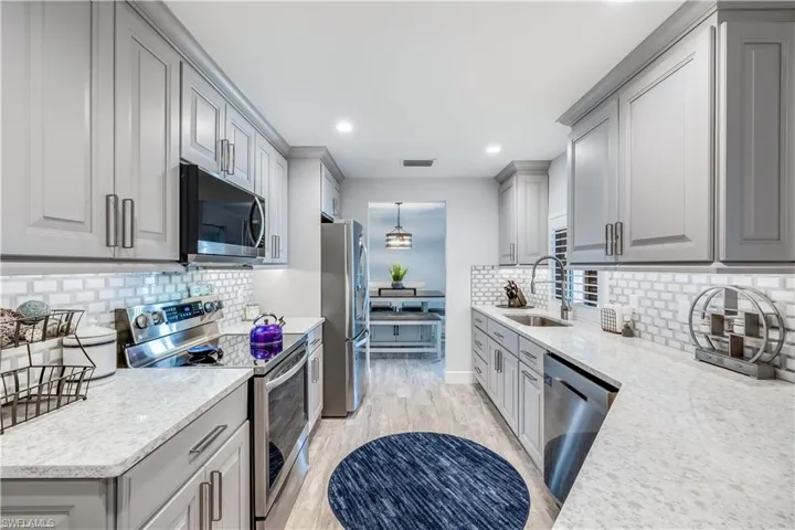 6054  Macbeth  LN, Fort Myers, FL 33908