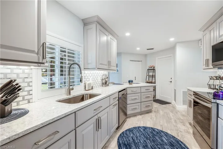 6054  Macbeth  LN, Fort Myers, FL 33908