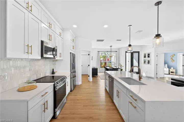 Kitchen featuring gorgeous backsplash, & 9' island