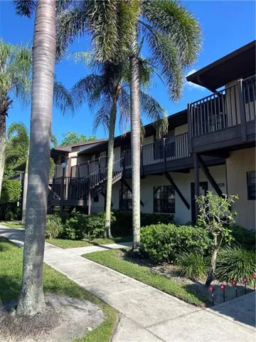 5294 Treetops Dr I-203, Naples, Florida 34113